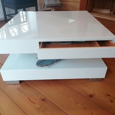 Couchtisch / Wohnzimmertisch, weiß, Hochglanz, 90 x 90 x 45 cm, zwei Schubladen und eine Ablagefläche 